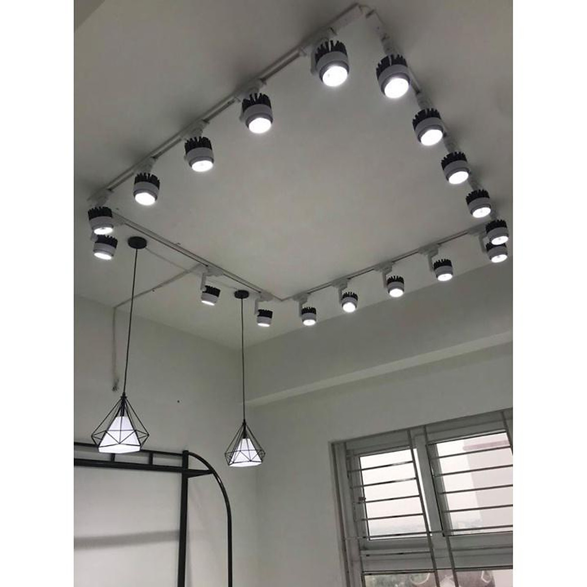 khoảng cách đèn led âm trần